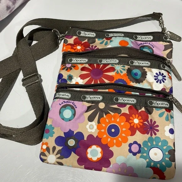 LeSportsac crossbody bag with adjustable strap - Picture 1 of 3